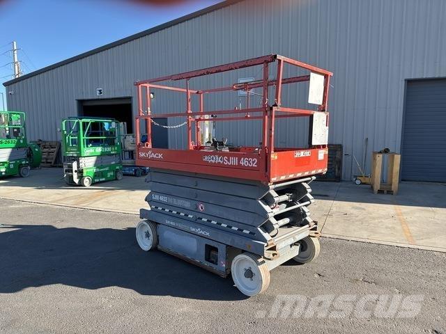 SkyJack SJ4632 Ollós emelők