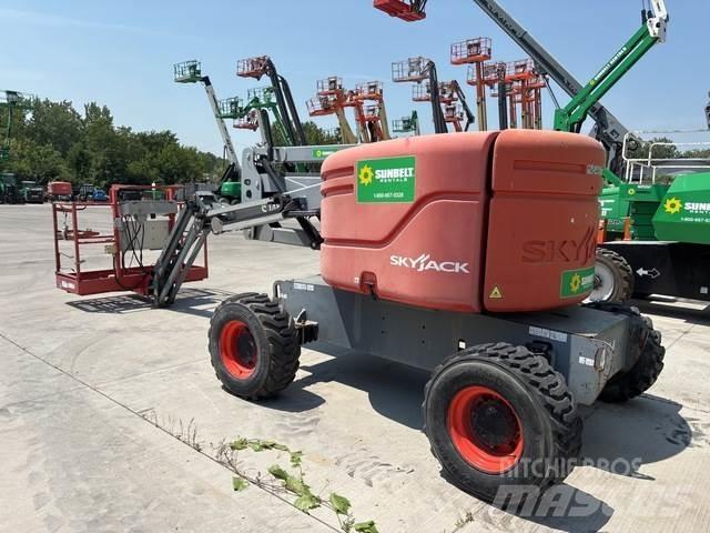 SkyJack SJ46AJ Karos emelők