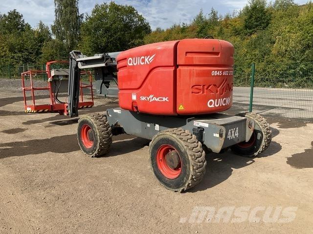 SkyJack SJ46AJ Karos emelők