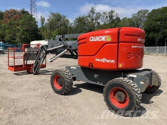 SkyJack SJ46AJ Karos emelők