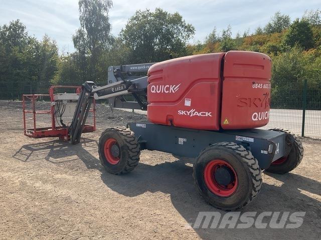 SkyJack SJ46AJ Karos emelők