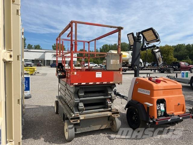 SkyJack SJ4732 Ollós emelők
