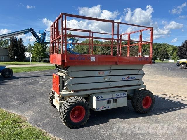 SkyJack SJ7135 Ollós emelők