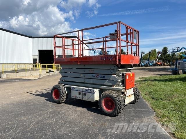 SkyJack SJ7135 Ollós emelők