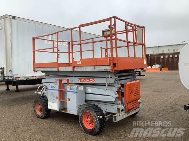 SkyJack SJ8841 Ollós emelők