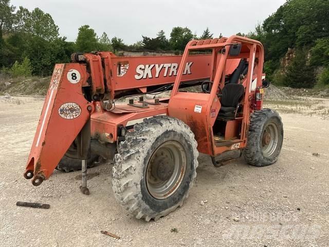 SkyTrak 8042 Teleszkópos rakodók