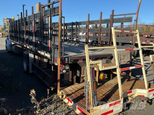 Sterling A6500 Platós / Ponyvás teherautók