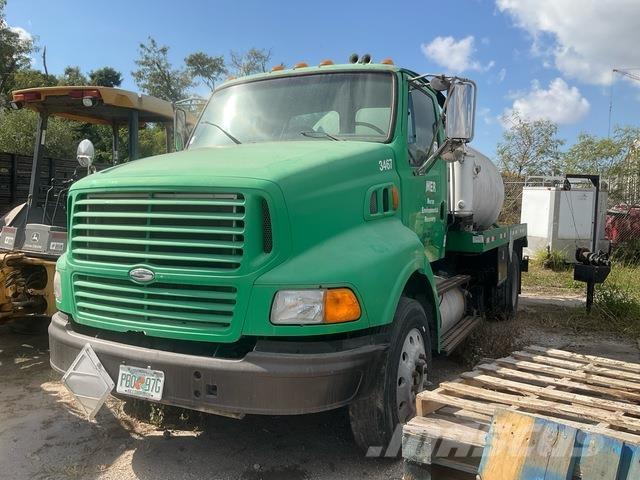 Sterling A9513 Vákuum teherautok