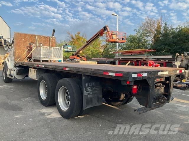 Sterling L9500 Platós / Ponyvás teherautók