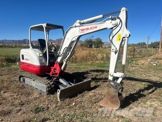 Takeuchi TB235 Lánctalpas kotrók