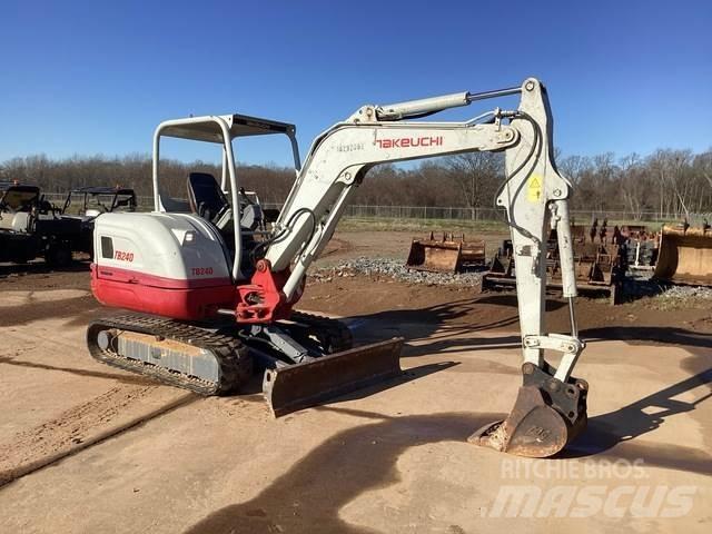 Takeuchi TB240 Lánctalpas kotrók