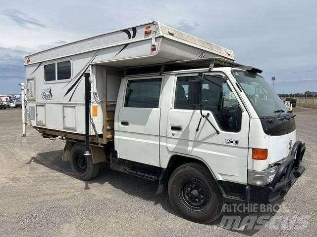 Toyota DYNA Platós / Ponyvás teherautók