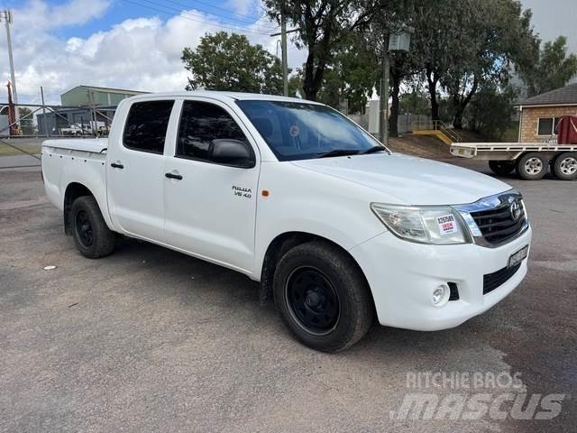 Toyota Hilux Kis teherszállító/Platós kocsi