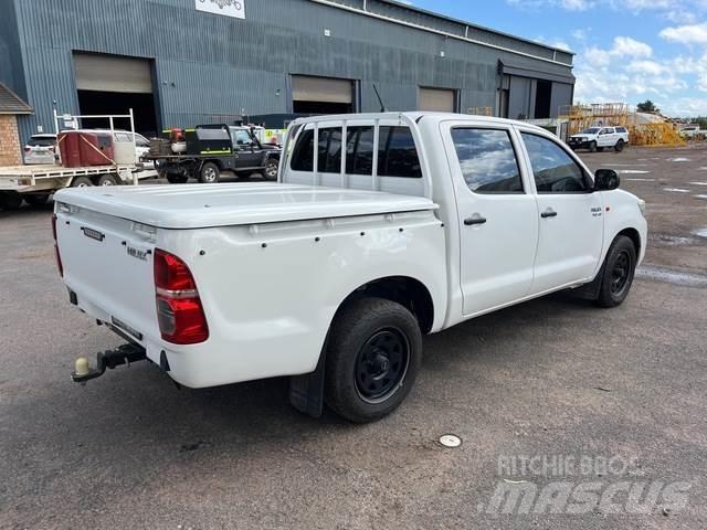 Toyota Hilux Kis teherszállító/Platós kocsi