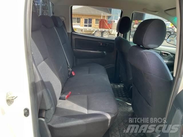 Toyota Hilux Kis teherszállító/Platós kocsi