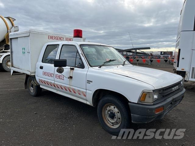 Toyota Hilux Kis teherszállító/Platós kocsi