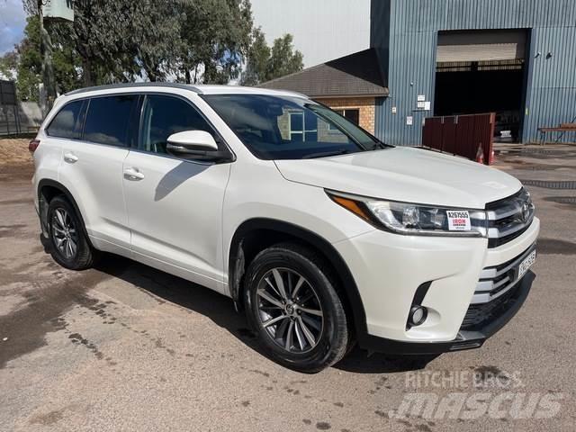 Toyota Kluger Kistehergépjárművek