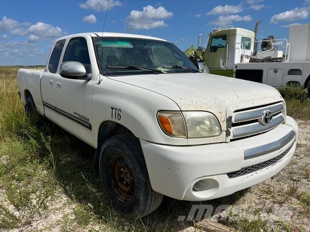 Toyota Tundra Kis teherszállító/Platós kocsi