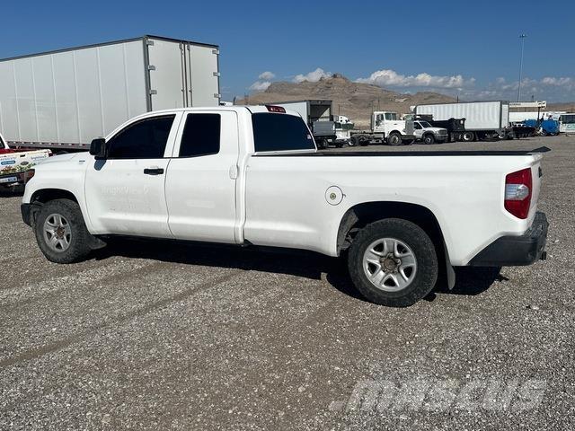 Toyota Tundra Kis teherszállító/Platós kocsi