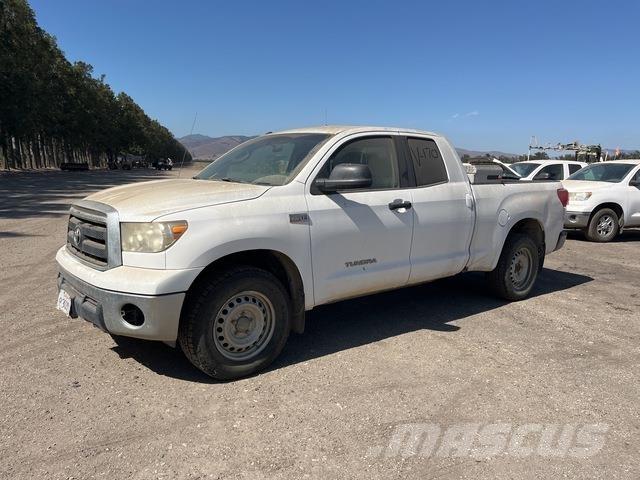 Toyota Tundra Kis teherszállító/Platós kocsi
