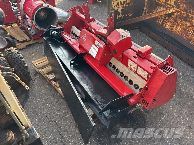 Ventrac EA600 Gyepszellőztetők