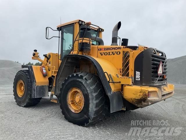 Volvo L180F Gumikerekes homlokrakodók