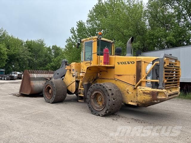 Volvo L220E Gumikerekes homlokrakodók