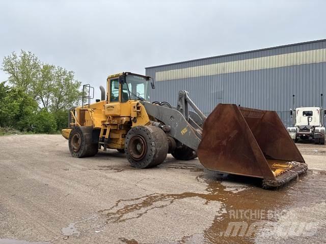 Volvo L220E Gumikerekes homlokrakodók