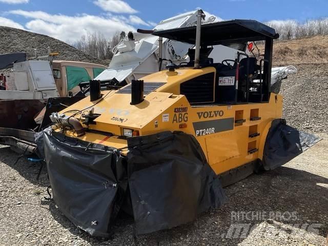 Volvo PT240R Pneumatikus kerekes hengerek