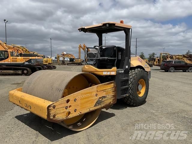 Volvo SD115 Egydobos hengerek