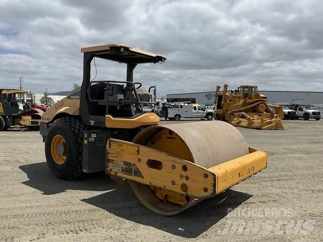 Volvo SD115 Egydobos hengerek