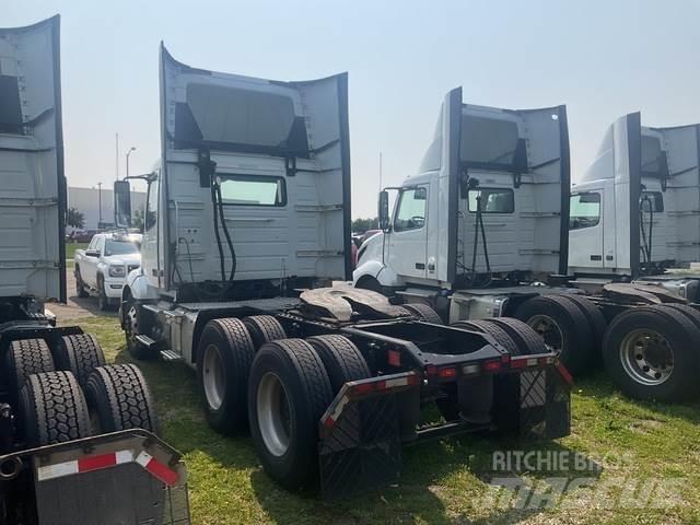 Volvo VNL 300 Nyergesvontatók