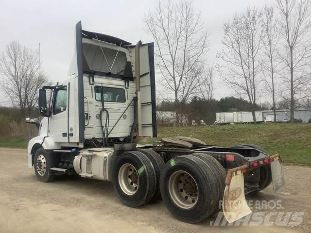 Volvo VNL300 Nyergesvontatók