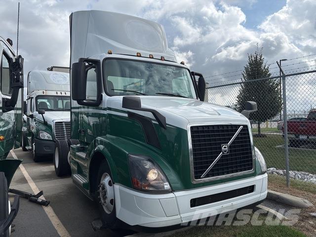 Volvo VNL42T Nyergesvontatók