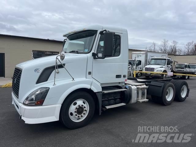 Volvo VNL64T Nyergesvontatók