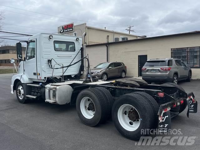 Volvo VNL64T Nyergesvontatók