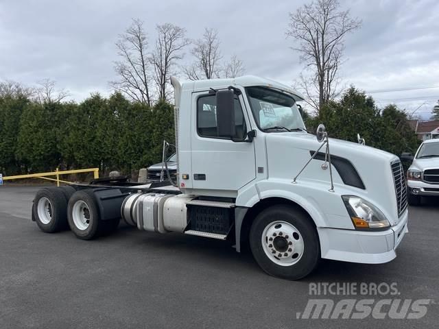 Volvo VNL64T Nyergesvontatók