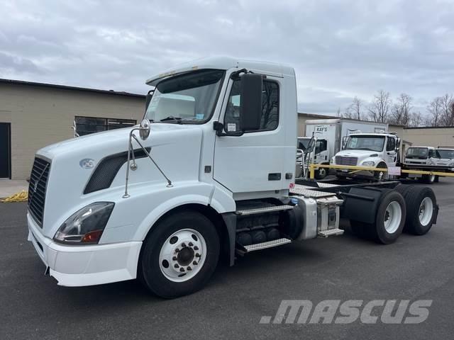 Volvo VNL64T Nyergesvontatók