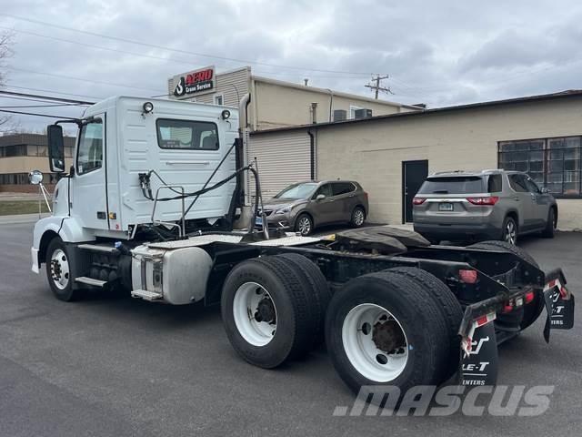 Volvo VNL64T Nyergesvontatók