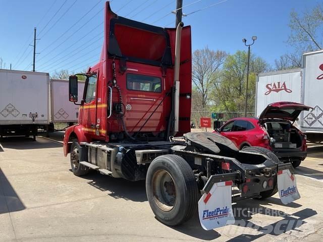 Volvo VNM42T Nyergesvontatók