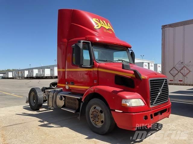 Volvo VNM42T Nyergesvontatók