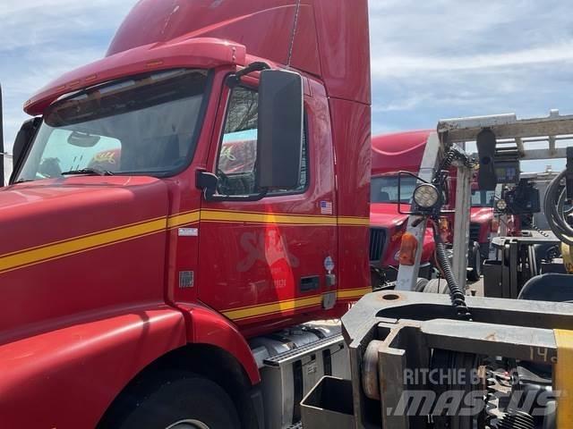 Volvo VNM42T Nyergesvontatók