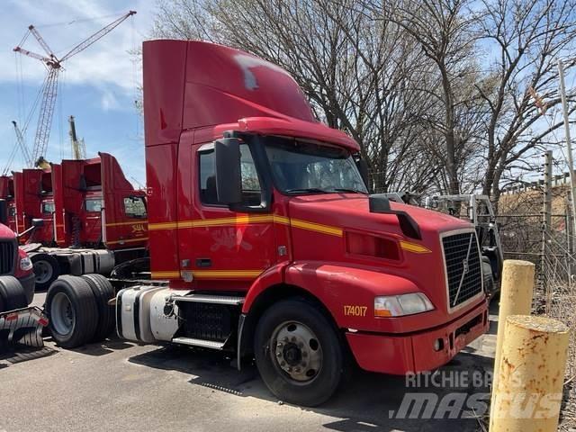 Volvo VNM42T Nyergesvontatók