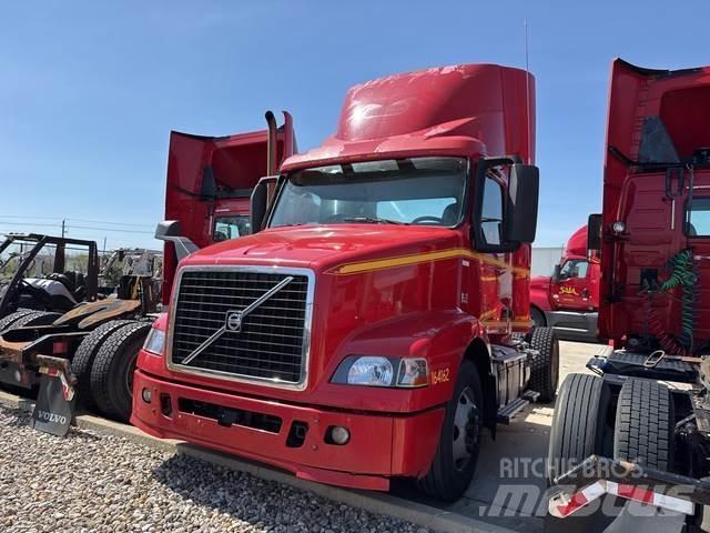 Volvo VNM42T Nyergesvontatók