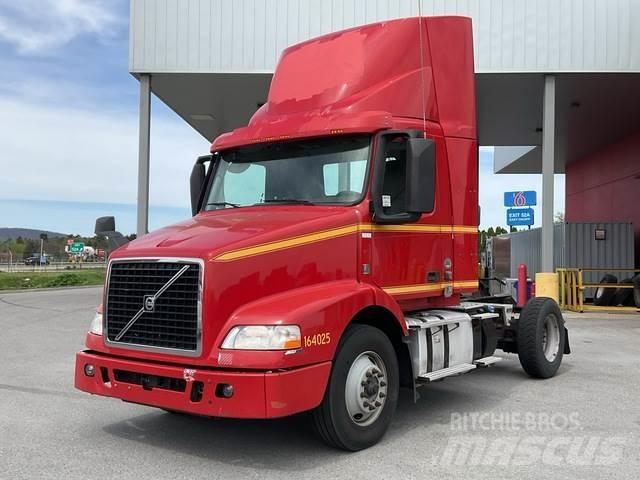 Volvo VNM42T Nyergesvontatók