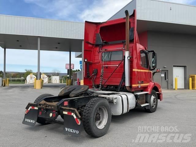 Volvo VNM42T Nyergesvontatók