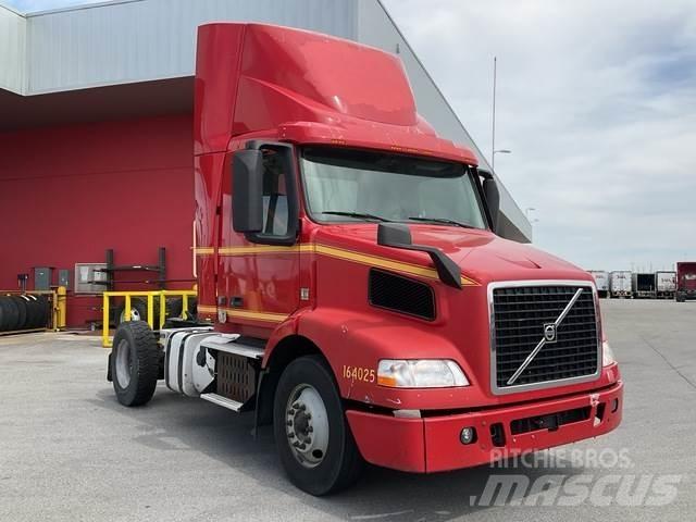 Volvo VNM42T Nyergesvontatók