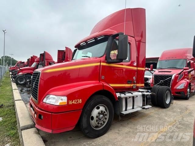 Volvo VNM42T Nyergesvontatók