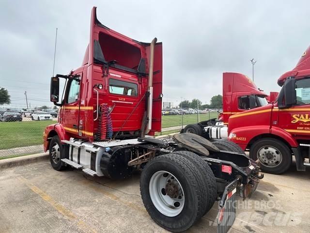 Volvo VNM42T Nyergesvontatók