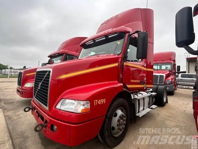 Volvo VNM42T Nyergesvontatók